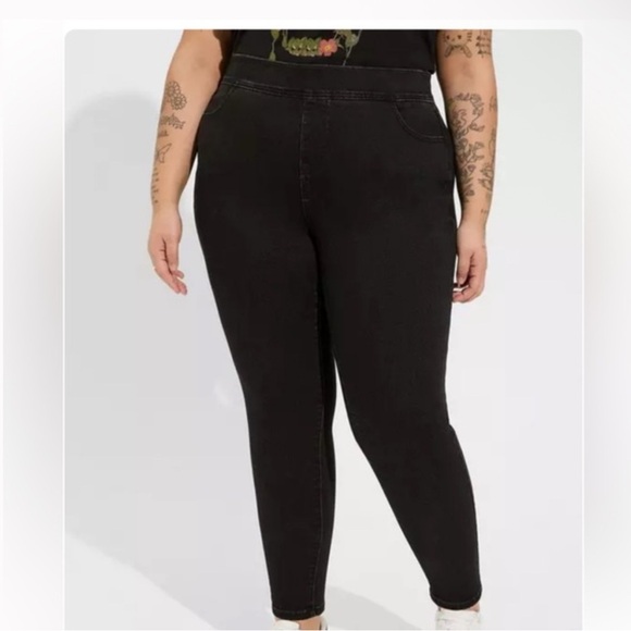 Torrid Pull On Skinny Jeans Jeggings Size 3X Tall Long 22/24 Black - Picture 1 of 6